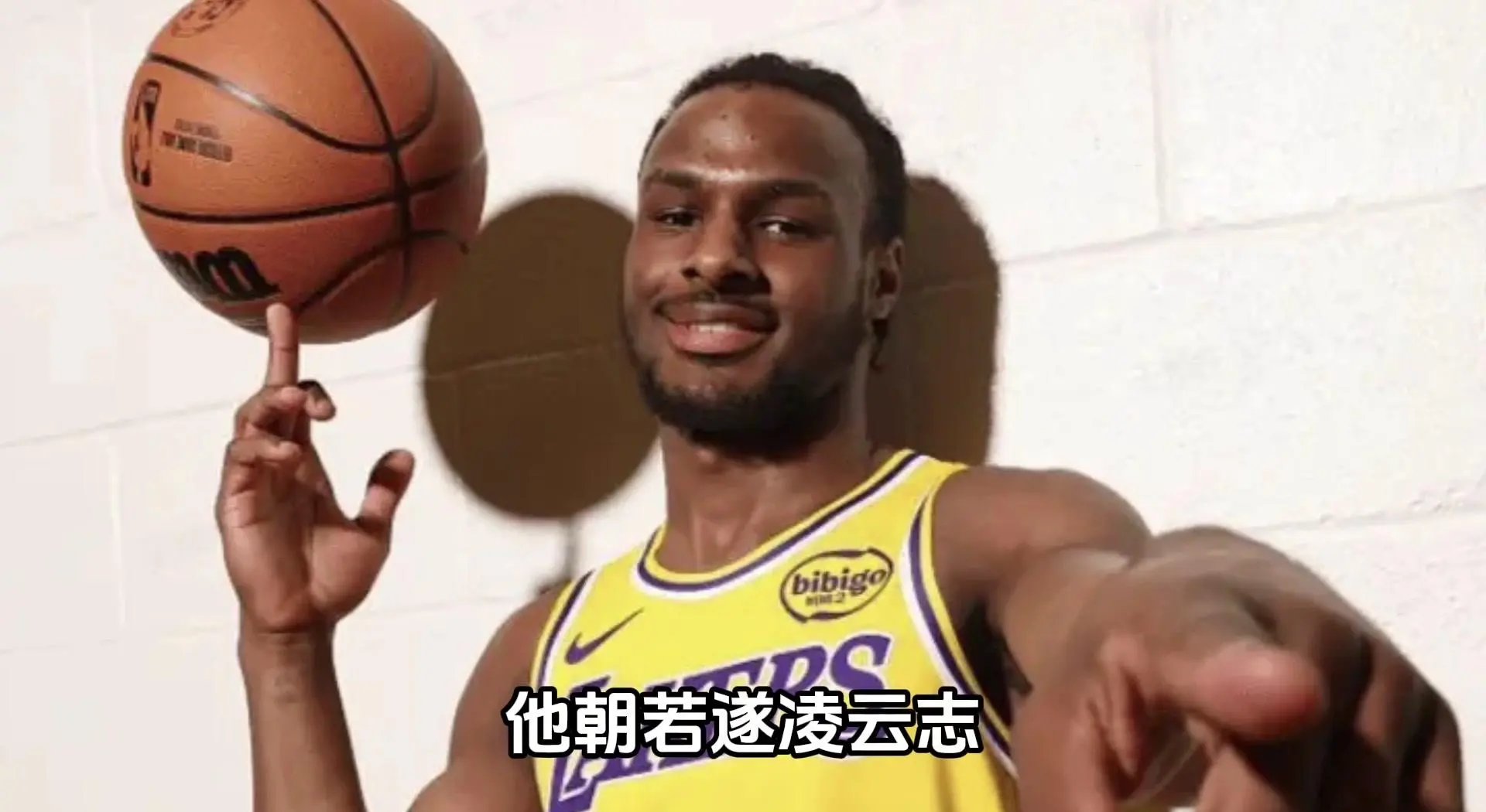 热火球星三分绝杀，全场观众热烈欢呼，那些就是产品.
